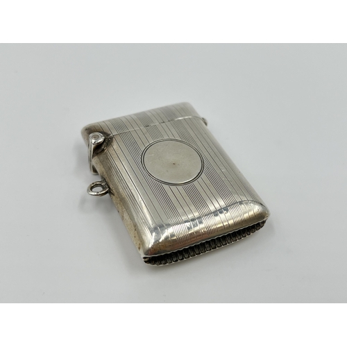 1238 - A J. Gloster Ltd. hallmarked Birmingham silver vesta case, dated 1921 - approx. gross weight 23 gram... 