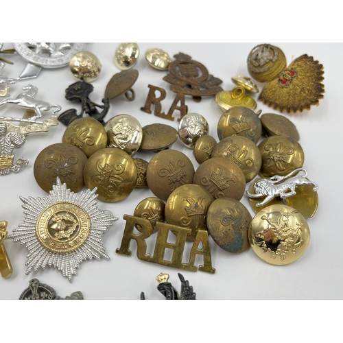 1264 - A collection of military badges and buttons