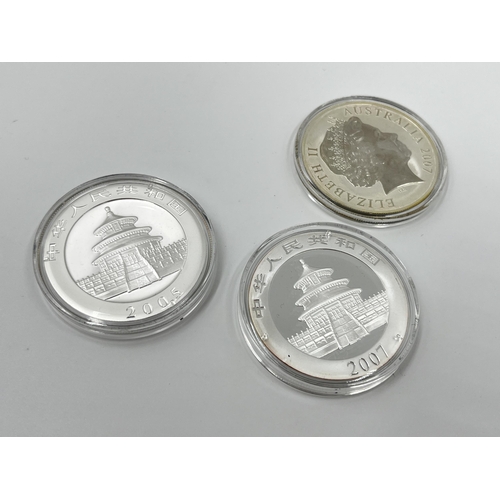 1278 - Three 1oz fine silver coins, two Chinese 10 Yuan and one 2007 Queen Elizabeth II Kangaroo one dollar