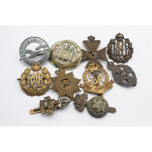 1150 - Ten military cap badges to include R.F.C, R.A.F, Northamptonshire etc.