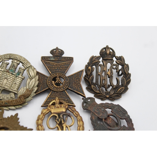 1150 - Ten military cap badges to include R.F.C, R.A.F, Northamptonshire etc.