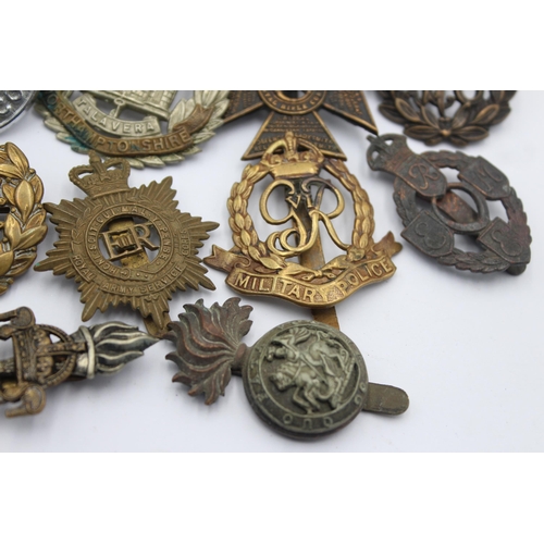 1150 - Ten military cap badges to include R.F.C, R.A.F, Northamptonshire etc.