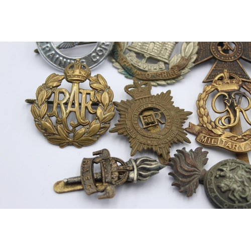 1150 - Ten military cap badges to include R.F.C, R.A.F, Northamptonshire etc.