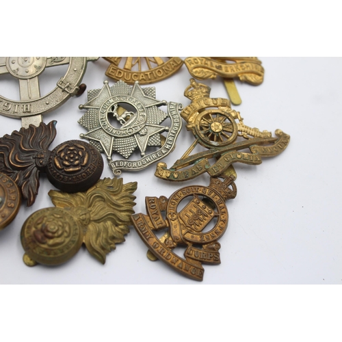 1154 - Ten military cap badges to include Bedfordshire, Army Educational Corps, Royal Berkshire etc.