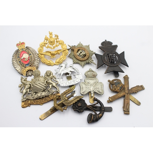 1155 - Ten military cap badges to include Machine Gun Corps, Manchester, Royal New Zealand Infantry Regimen... 