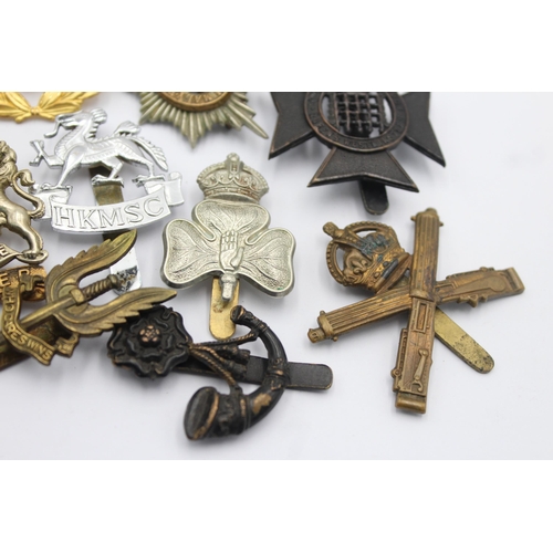 1155 - Ten military cap badges to include Machine Gun Corps, Manchester, Royal New Zealand Infantry Regimen... 