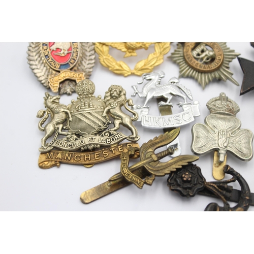 1155 - Ten military cap badges to include Machine Gun Corps, Manchester, Royal New Zealand Infantry Regimen... 