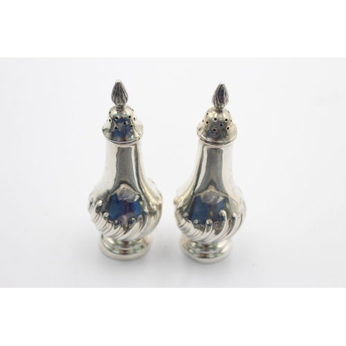 1194 - A pair of hallmarked Sheffield sterling silver salt and pepper shakers, dated 1987 - approx. gross w... 