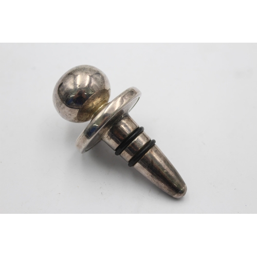 1197 - A Broadway & Co. hallmarked Birmingham sterling silver bottle stopper - approx. gross weight 66 gram... 