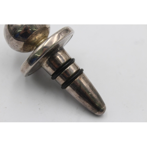 1197 - A Broadway & Co. hallmarked Birmingham sterling silver bottle stopper - approx. gross weight 66 gram... 