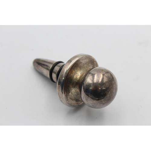 1197 - A Broadway & Co. hallmarked Birmingham sterling silver bottle stopper - approx. gross weight 66 gram... 