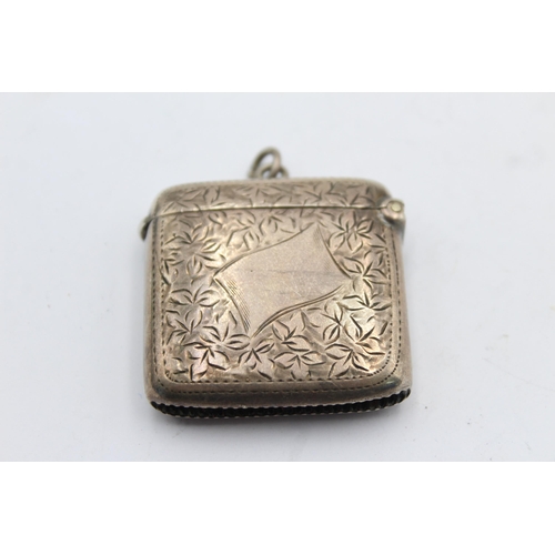 1203 - A Joseph & Richard Griffin hallmarked Chester sterling silver vesta case, dated 1915 - approx. gross... 