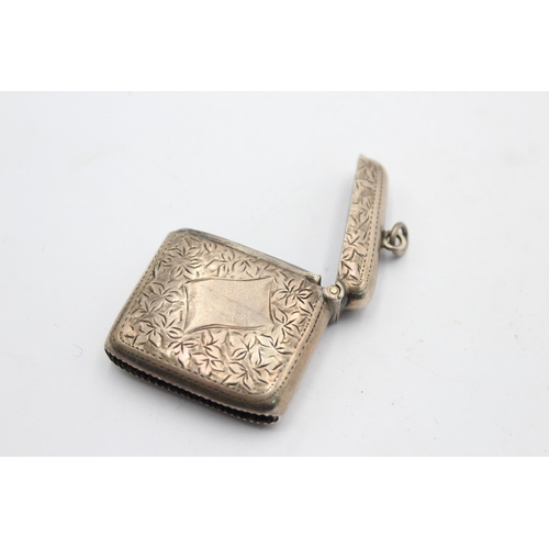 1203 - A Joseph & Richard Griffin hallmarked Chester sterling silver vesta case, dated 1915 - approx. gross... 