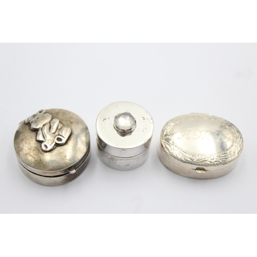 1215 - Three hallmarked sterling silver pill boxes - approx. gross weight 40 grams