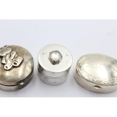 1215 - Three hallmarked sterling silver pill boxes - approx. gross weight 40 grams