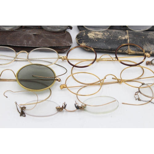 1221 - A collection of antique and vintage spectacles