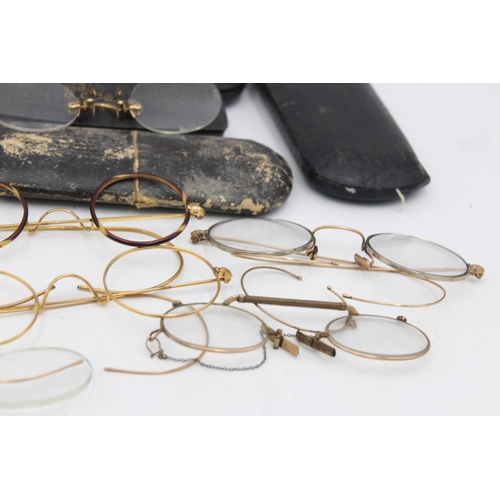 1221 - A collection of antique and vintage spectacles