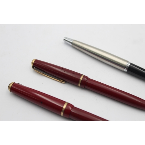 1225 - Three vintage Parker fountain pens, one Duofold, one Slimfold and one 45