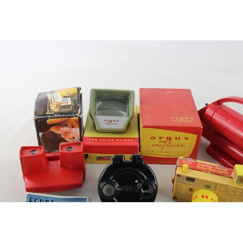 330 - A large collection of vintage view finders to include Fisher-Price, Argus Pre-Viewer etc.