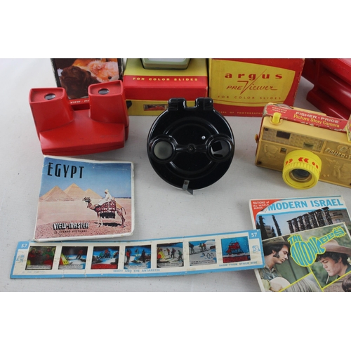 330 - A large collection of vintage view finders to include Fisher-Price, Argus Pre-Viewer etc.