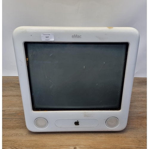 567 - An Apple eMac A1002 G4 17