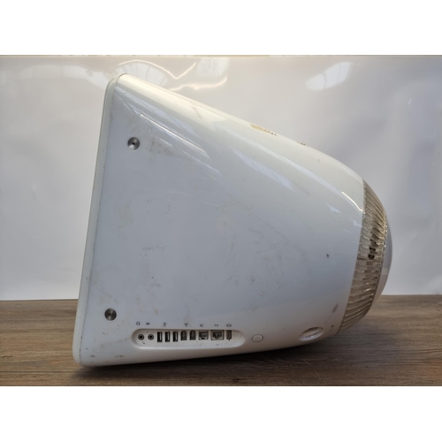 567 - An Apple eMac A1002 G4 17