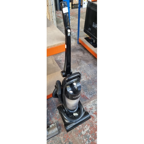 663 - A 1600W vacuum cleaner