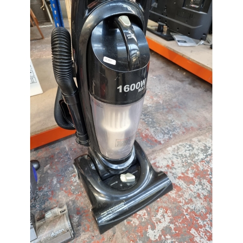 663 - A 1600W vacuum cleaner