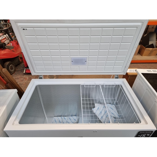 672 - A Logik double chest freezer - approx. 112cm wide x 63cm deep x 77cm high