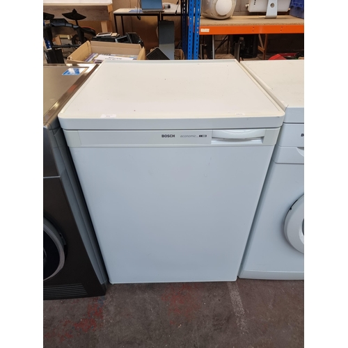 675 - A Bosch economic under-counter freezer - approx. 60cm wide