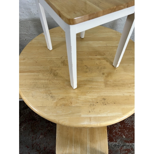 75 - A modern beech and white painted circular pedestal extending dining table and four matching chairs -... 