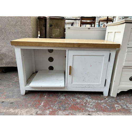 122 - A modern beech and white painted TV stand