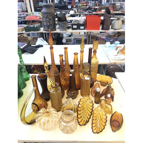 264 - Twenty seven pieces of mid 20th century amber glassware to include genie bottles, centrepiece bowls ... 