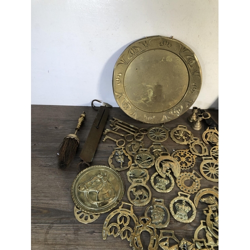 295 - A collection of brassware to include Joseph Sankey & Sons charger, horse brasses etc.