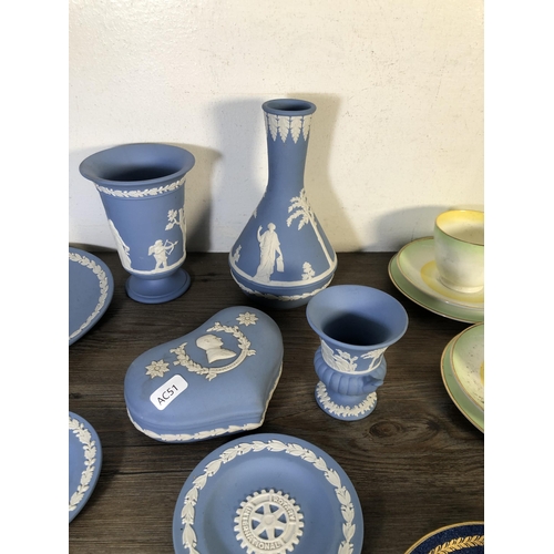 272 - A collection of Wedgwood pottery to include ten pieces of Jasperware, powder blue and gold saucer wi... 