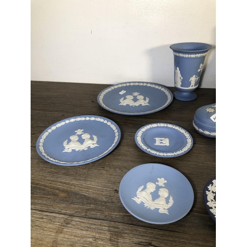 272 - A collection of Wedgwood pottery to include ten pieces of Jasperware, powder blue and gold saucer wi... 