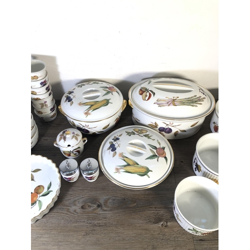 273 - A collection of Royal Worcester Evesham flame proof porcelain to include three tureens, four bowls, ... 