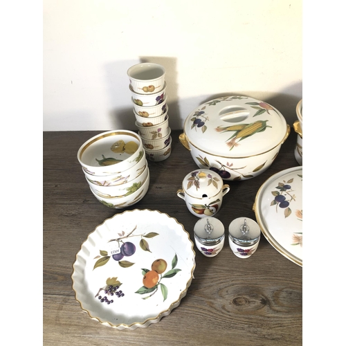 273 - A collection of Royal Worcester Evesham flame proof porcelain to include three tureens, four bowls, ... 