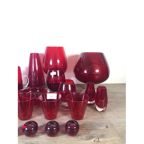 275 - Eighteen pieces of red glassware to include Whitefriars controlled bubble circular dish etc.