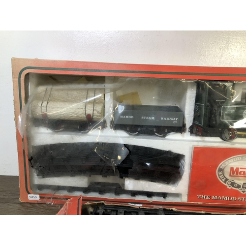 325 - A vintage boxed Mamod Steam Railway with locomotive, tender and track