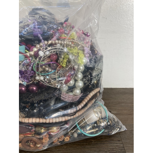 346 - Approx. 10kg of costume jewellery