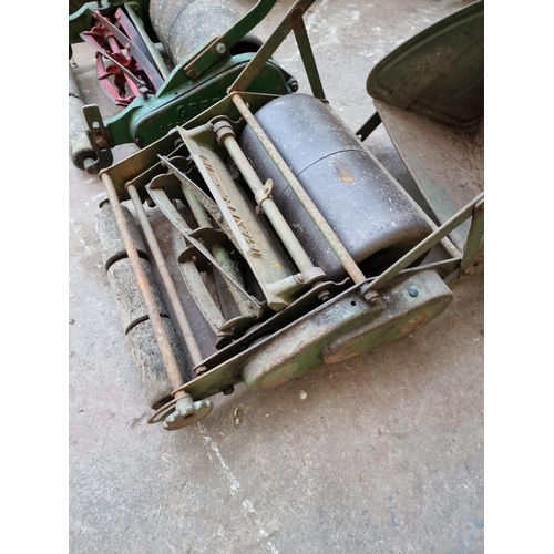 775 - An early/mid 20th century Maxees-12 cast metal lawnmower