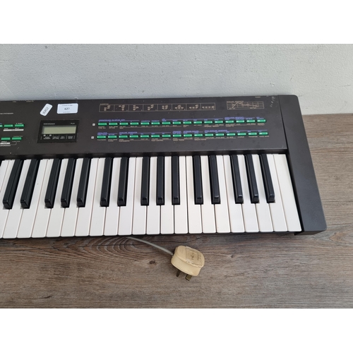 627 - A Yamaha DX21 digital programmable Algorithm synthesizer keyboard