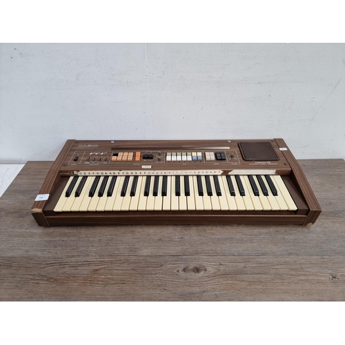 628 - A Casio Casiotone 401 electronic keyboard