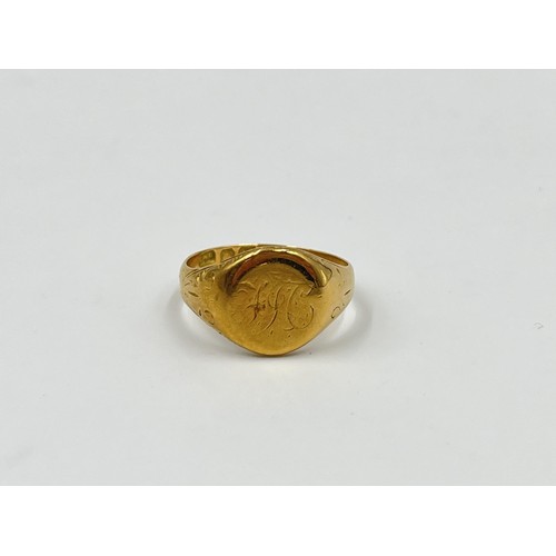 1083 - An Edwardian hallmarked Birmingham 18ct gold signet ring, dated 1906, size M½ - approx. gross weight... 