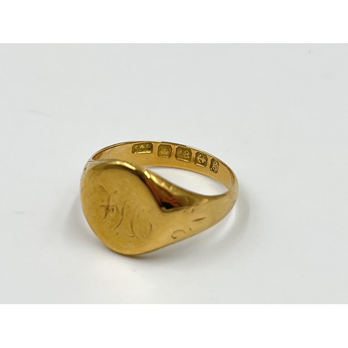 1083 - An Edwardian hallmarked Birmingham 18ct gold signet ring, dated 1906, size M½ - approx. gross weight... 