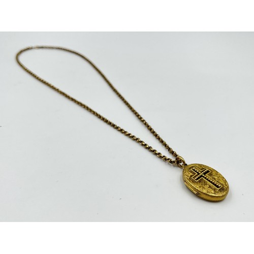 1088 - A stamped 9ct gold belcher chain necklace with yellow metal cross locket pendant - approx. gross wei... 