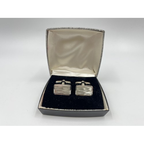 1094 - A pair of .925 silver cufflinks - approx. gross weight 8.1 grams