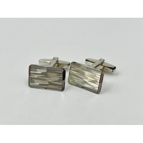 1094 - A pair of .925 silver cufflinks - approx. gross weight 8.1 grams