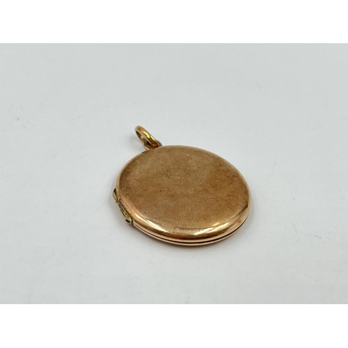 1111 - A hallmarked 9ct gold circular locket pendant - approx. gross weight 2.7 grams